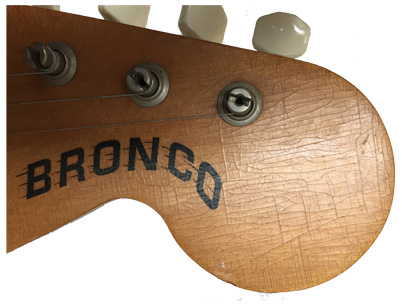 Fender Bronco kop barstjes